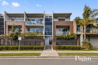 Elsternwick 2房 宽敞两卧室公寓，坐拥海湾美景，紧邻火车站，交通便利 HUGE TWO-BEDROOM LIVING WITH BAY VIEWS & STATION-STEP CONVENIENCE