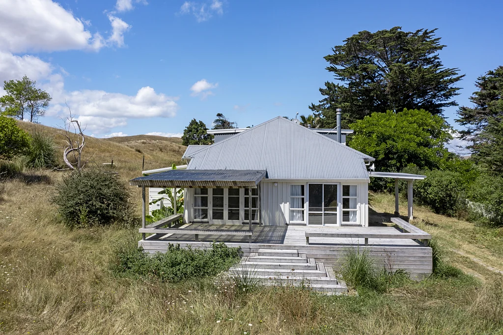 Te Akau  Charming Homestead on 27.4ha