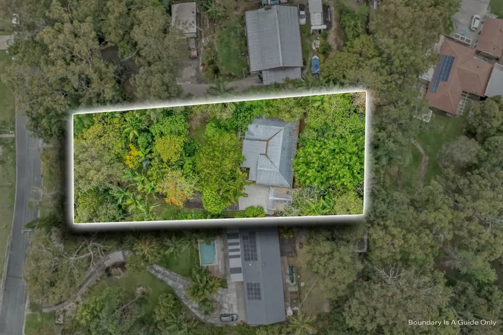 Mooloolah Valley 3房  RENOVATE OR DETONATE - Over Half an Acre with Hinterland Views