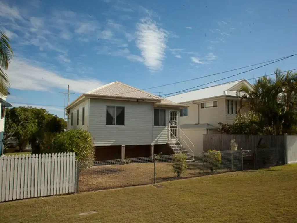 Charming 2-Bedroom Cottage with Two-Street Access – Ideal Sandgate Location