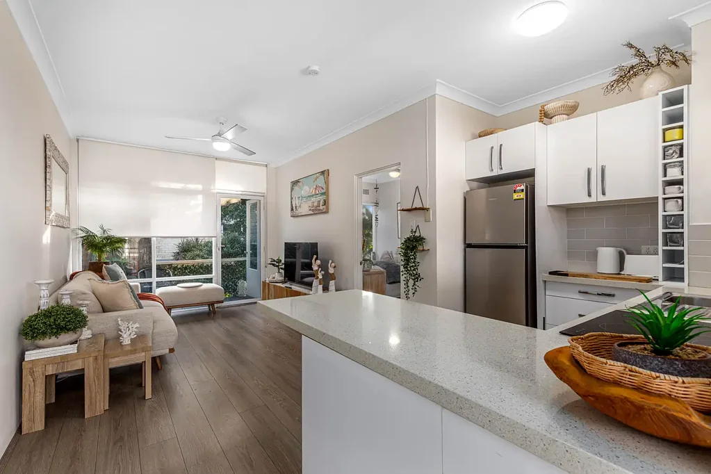 Cronulla 1房 阳光明媚，尽享海滨生活 BRIGHT SUN-FILLED & BEACHSIDE LIFESTYLE