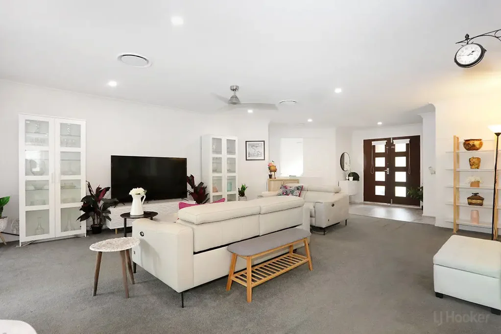 Parkwood 4chambre SOLD by Mason Niari