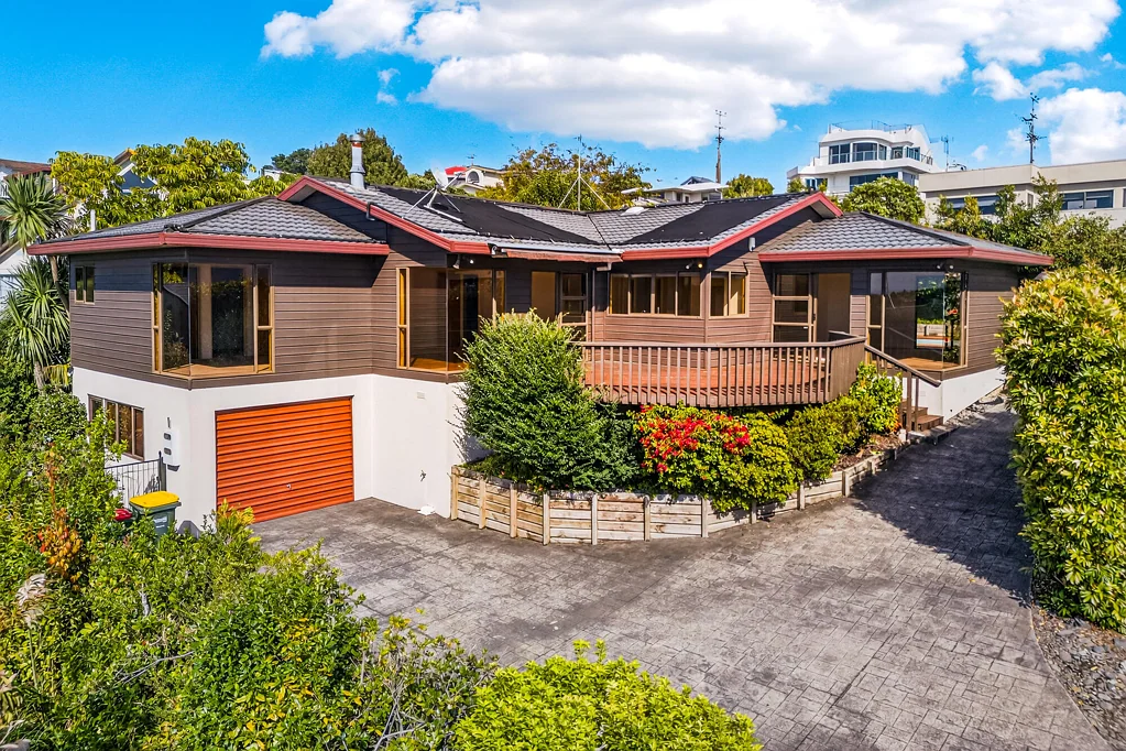 Manly 4Kwarto Sea Views, Poolside Living, Endless Potential