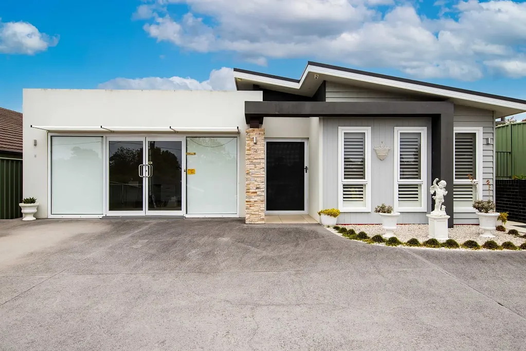 Batemans Bay 4房  Stunning Home - Family, Business or Both