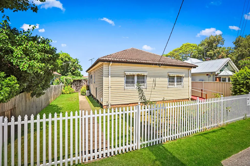 Windsor 3房  Endless Possibilities in Prime Location