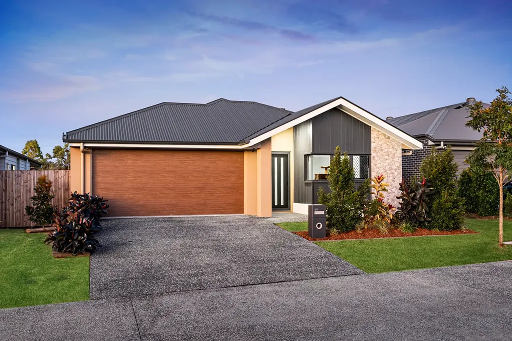South Ripley 4 Bedroom Stylish Family Home With Solar, Space and Security!