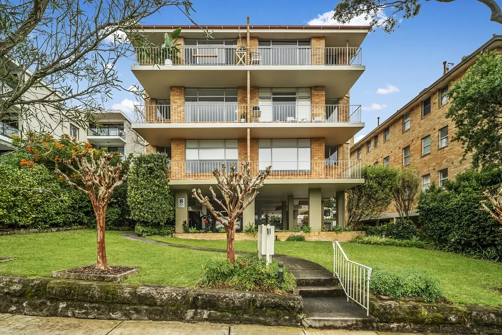 Mosman 1房 精品安保大楼 54平米采光佳 现代厨房 宽敞卧室 浴缸淋浴 独立洗衣房 阳光阳台 视野开阔 步行海滩与商圈 Prime Location