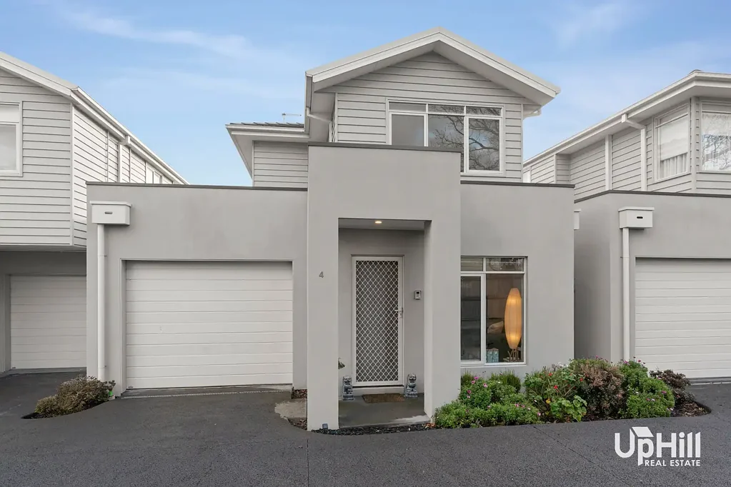 4 Sunnyoaks Lane, Hampton Park, VIC 3976