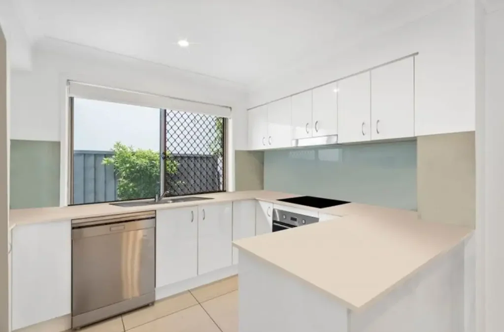 Air Con In All Rooms, Double Garage Townhouse