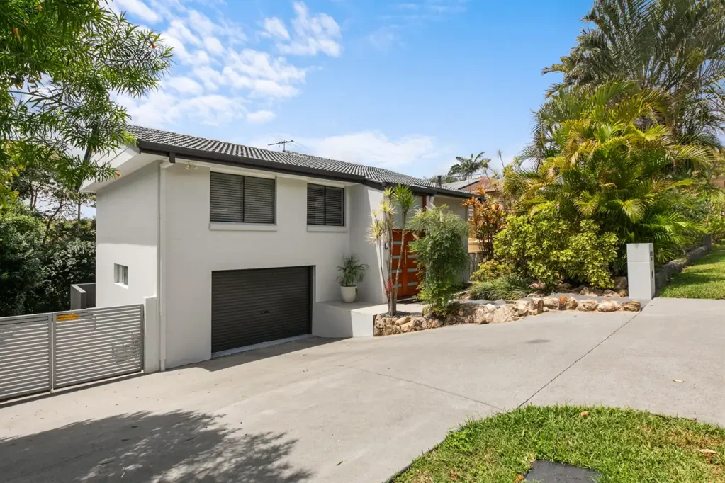 Jindalee 3Kwarto Renovated Contemporary Living with Entertainer's Appeal