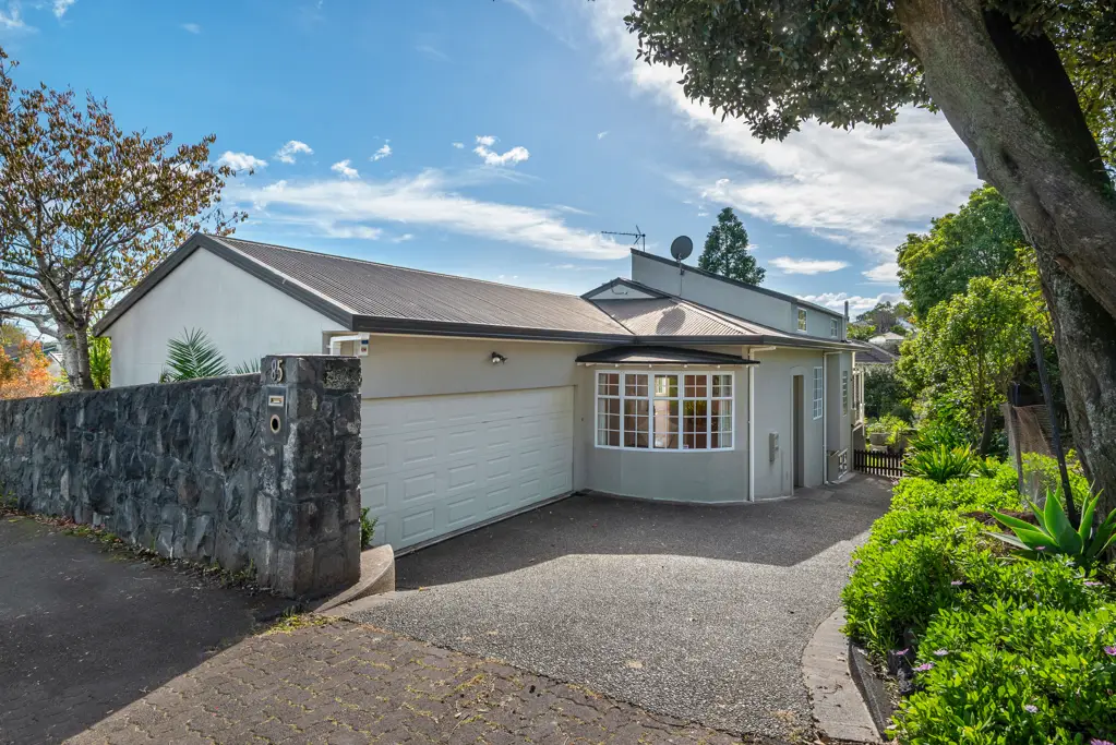 Mount Eden 5房  Loved Family Home - Double Grammar Zone