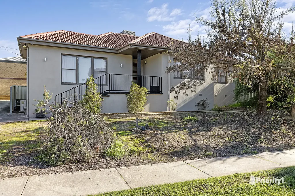 Beautiful Family Home with Outdoor Entertaining Area