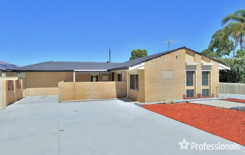 3 x 1 IN IDEAL LOCATION !