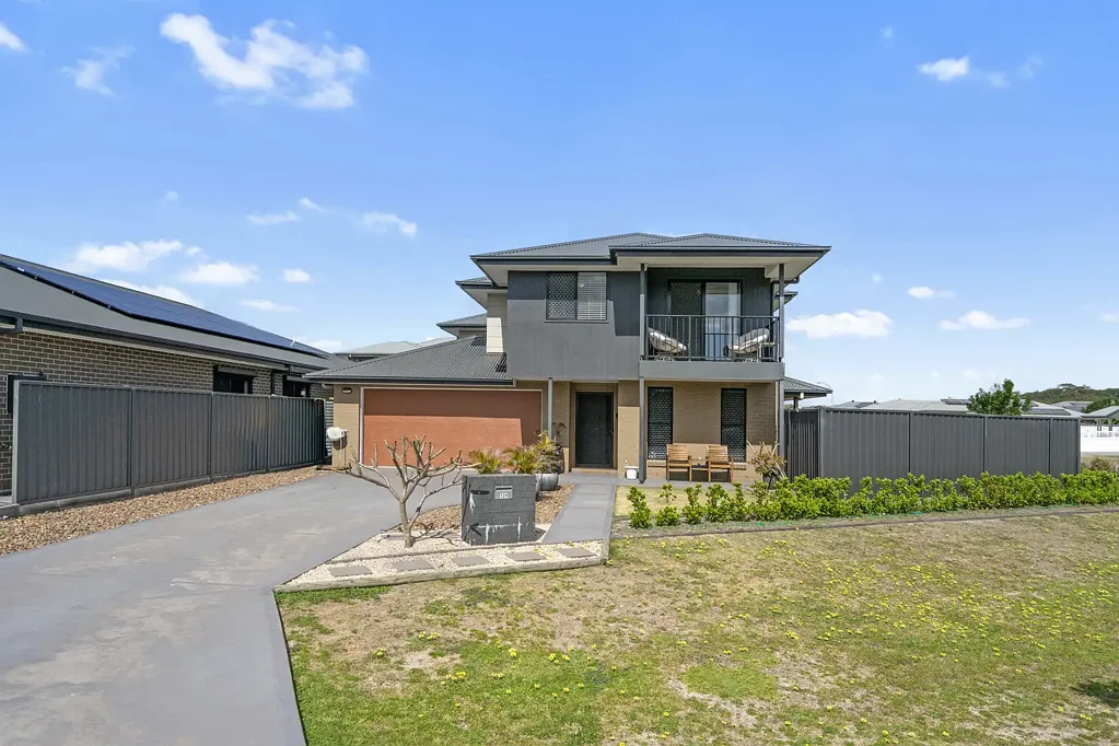 Fern Bay 4 Slaapkamer Put simply, spacious beachside living without the upkeep