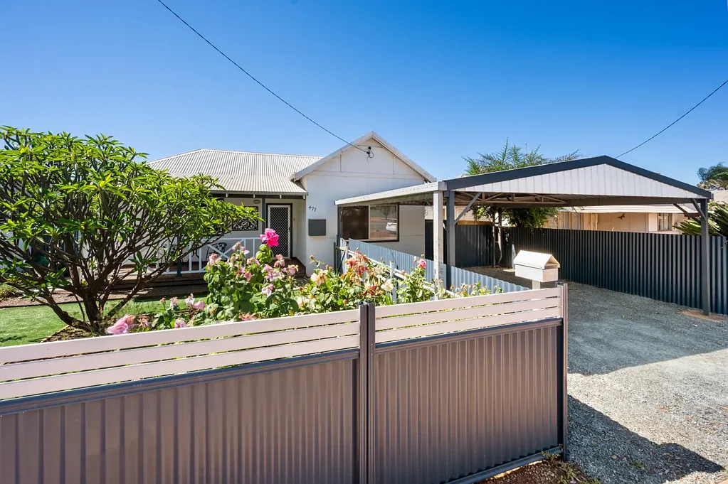 Kalgoorlie 3ਬੈੱਡਰੂਮ Character Charm Meets Contemporary Comfort in the Heart of Kalgoorlie