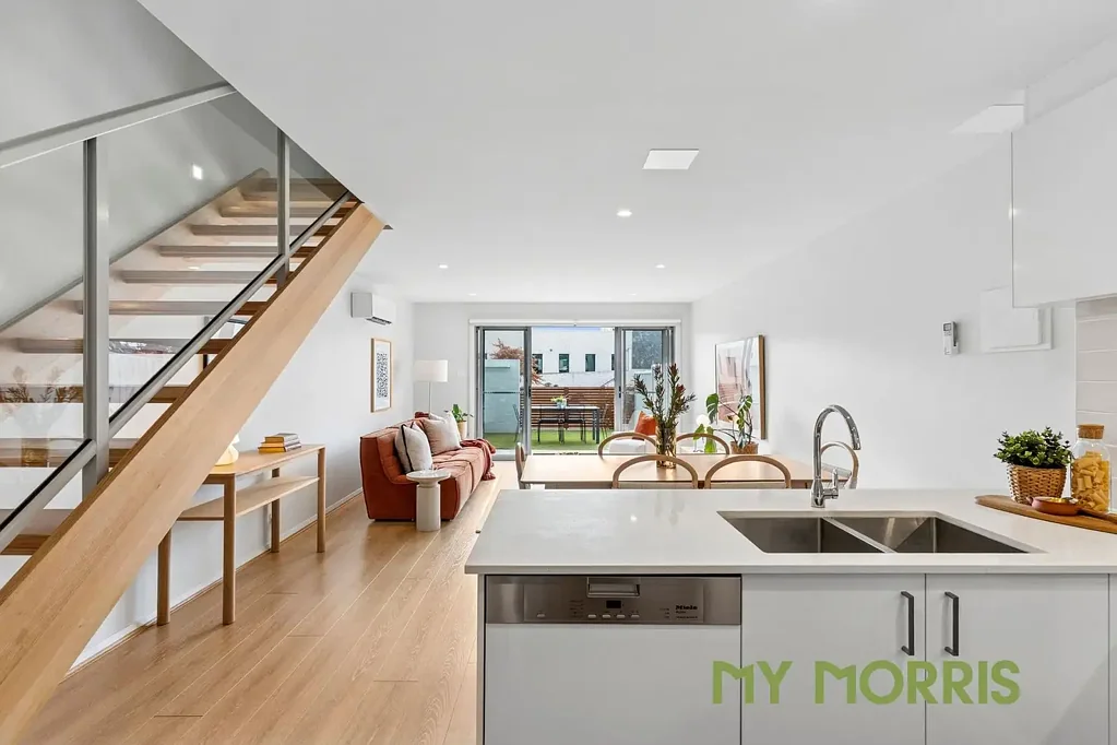 Coombs 3房  Stylish, Sun-Filled Townhouse in the Heart of Coombs