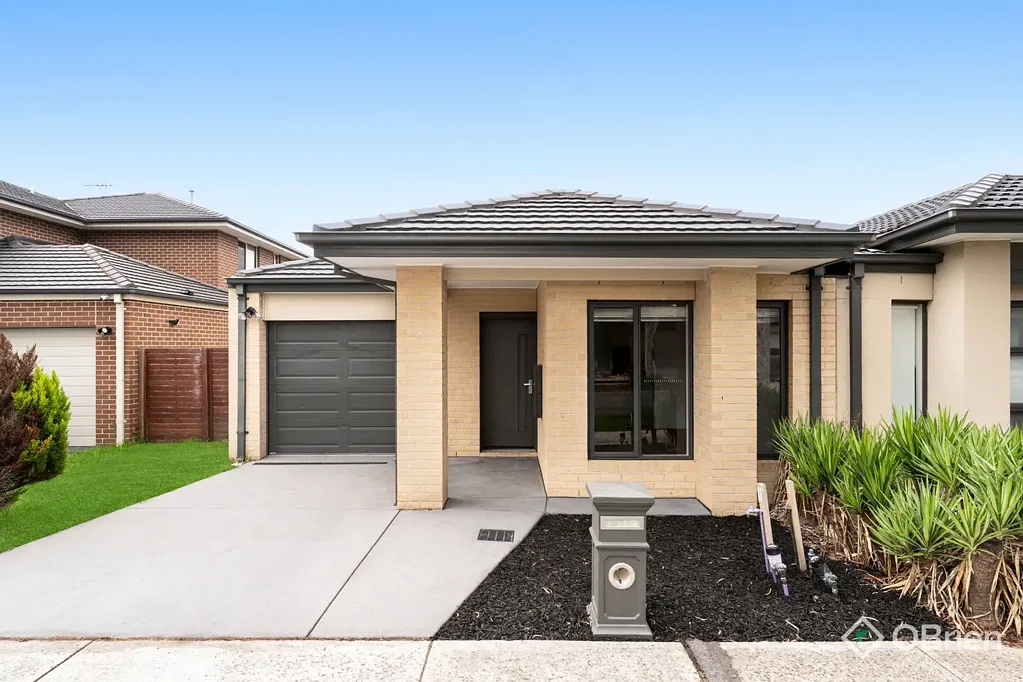 Modern Low-Maintenance Living in Family-Friendly Cranbourne East