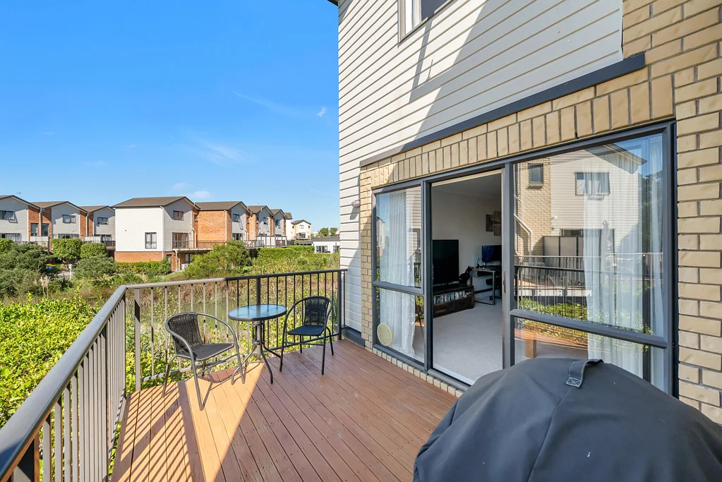 Te Atatu South 2Zimmer Owners have bought - They must sell