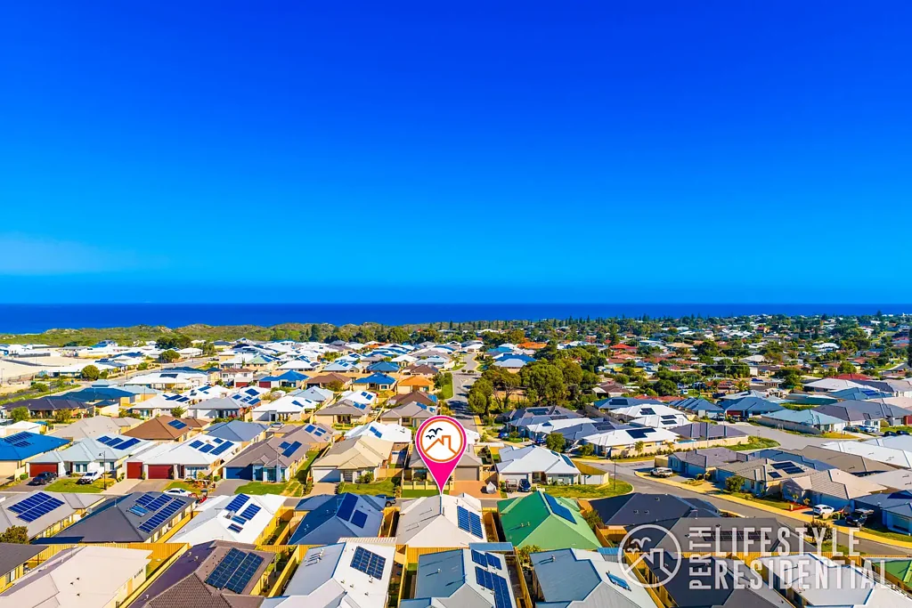 ESTABLISHED STREET IN THE REEF ESTATE!