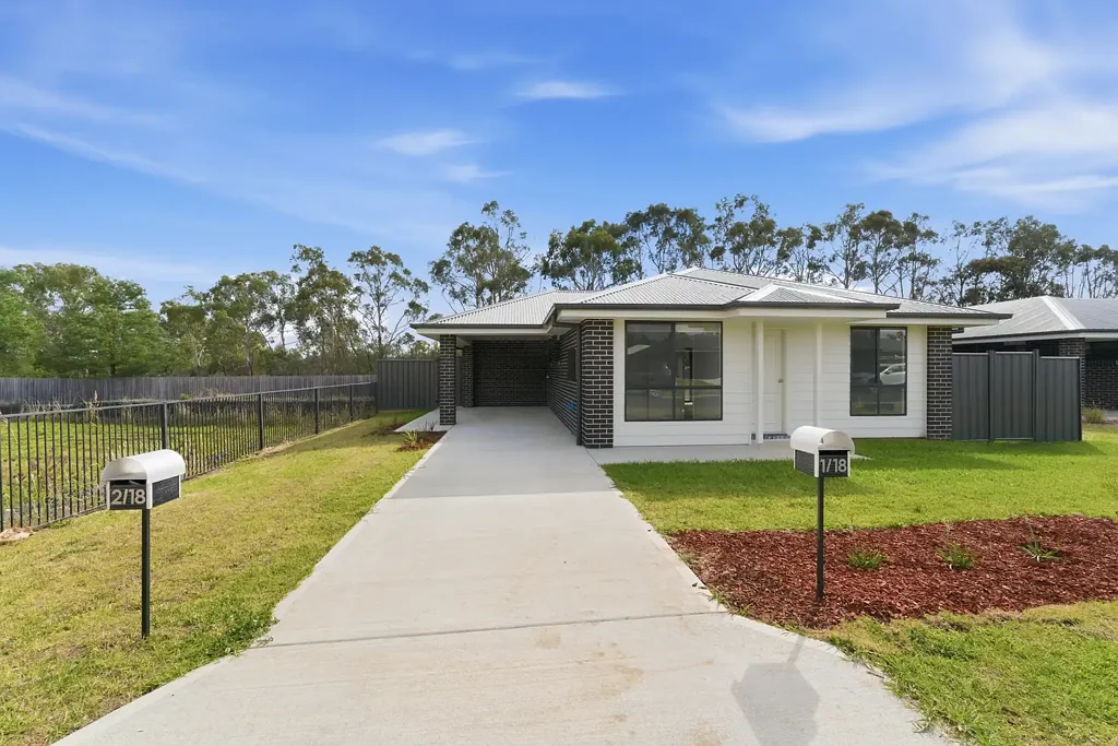COMFORTABLE & LOW-MAINTENANCE 3 BEDROOM UNIT WITH SECURE YARD