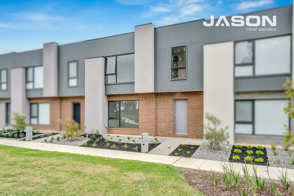 LUXURY HOME - HEART OF GREENVALE