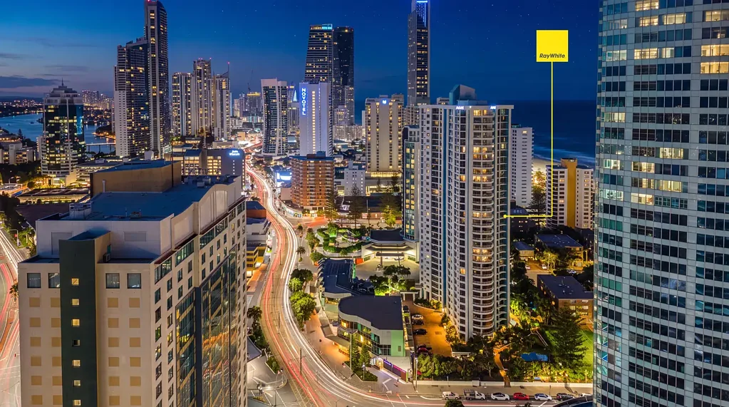 Surfers Paradise 2غرفة نوم Renovated Coastal Living with Panoramic Beach Views