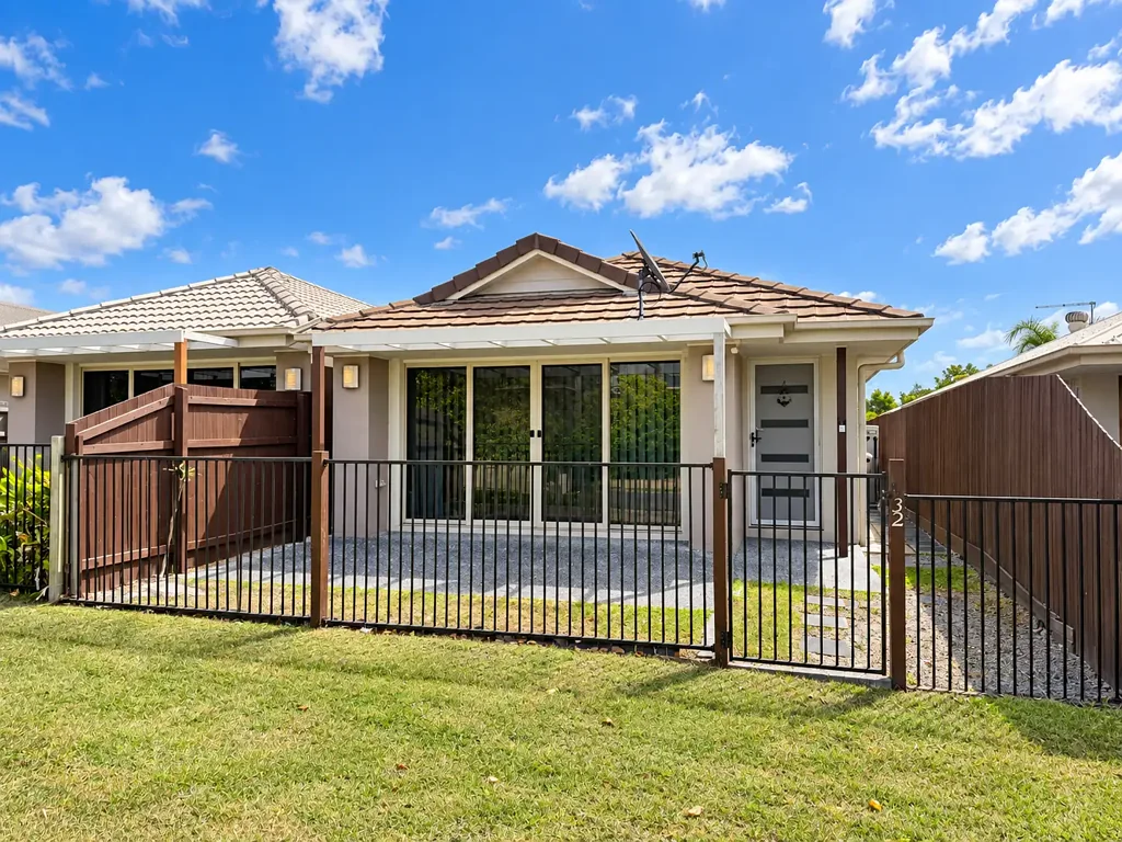 Pimpama 3Kwarto Free Standing 3 Bedroom Home - No Body Corporate Fees