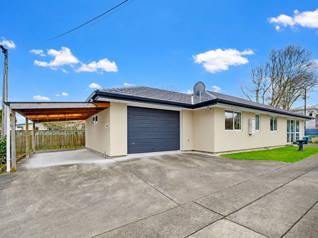 Saint Johns Hill 2 Bedroom 2+ Bedrooms, 2 WCs, Garage & Carport