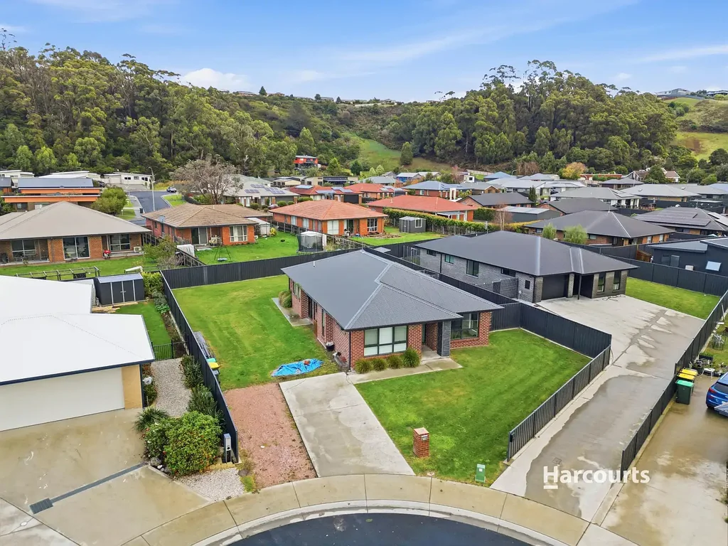 West Ulverstone 3Moenga Contemporary Living In A Quiet Coastal Cul-De-Sac