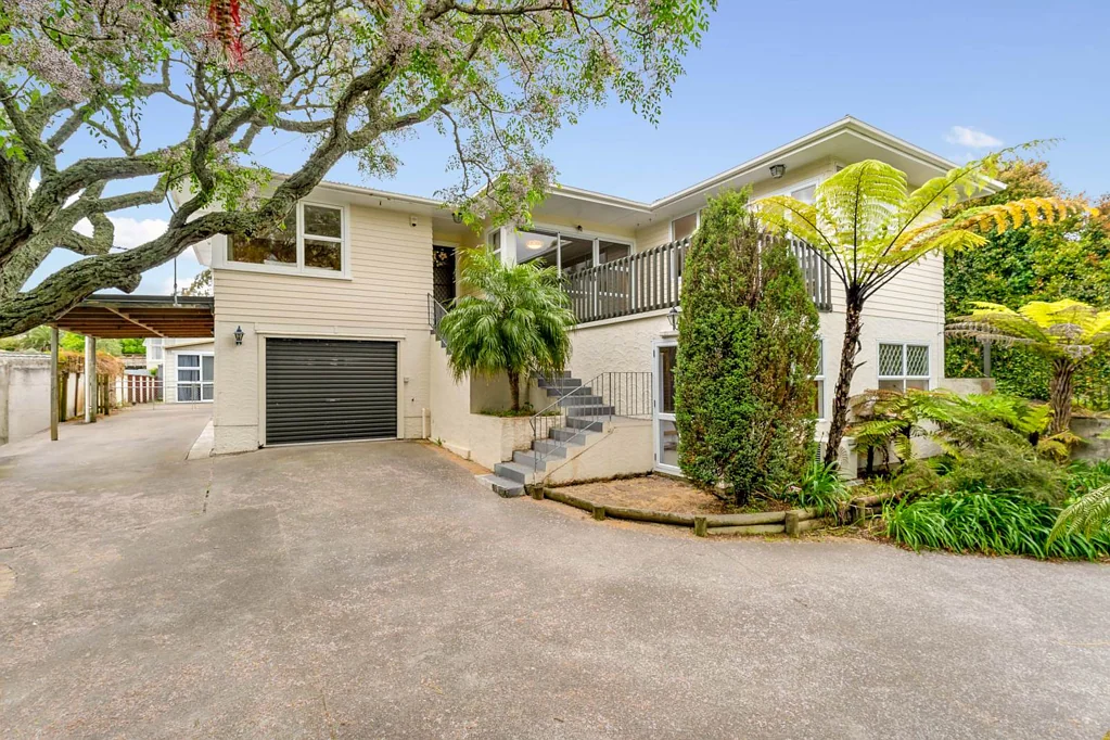 Mount Roskill 5ਬੈੱਡਰੂਮ A Home Filled with Warmth, Space, and Potential