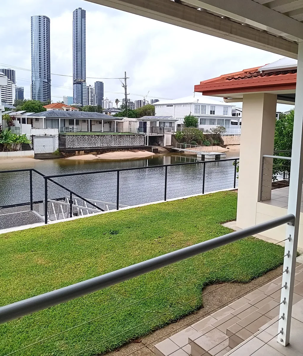 Broadbeach Waters 4غرفة نوم EAST TO WATER - HIGHLY DESIRED POSITION