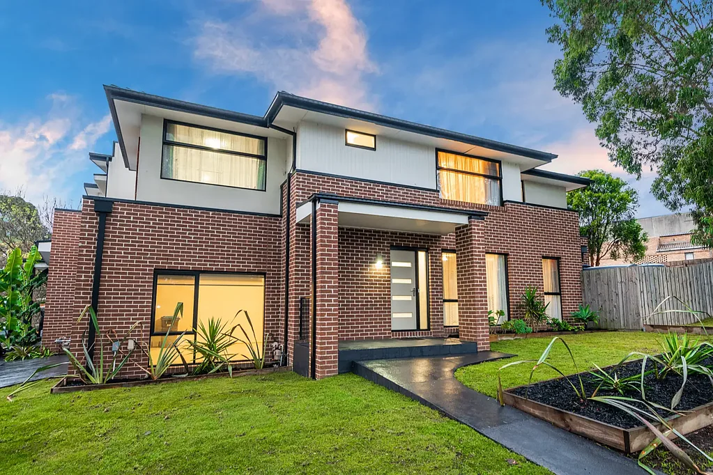 A modern & stylish street front townhouse
