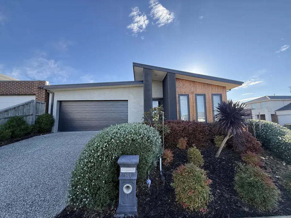 Stunning Home in Sought-After Torquay – Luxury, Space & Rear Yard Access