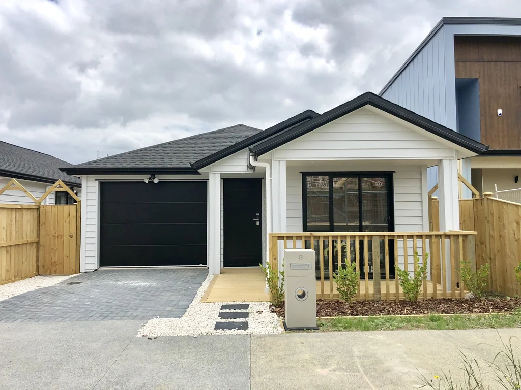 4 Bedrooms with 2 barthrooms