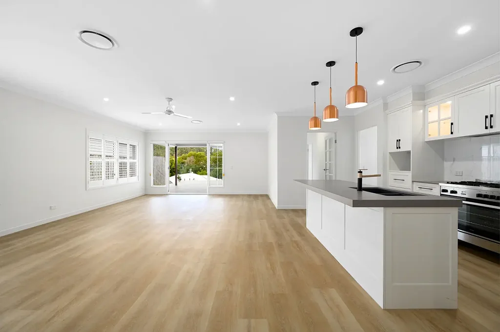 Maudsland 4कमरा Hamptons-Style Family Home with Covered Northerly Deck