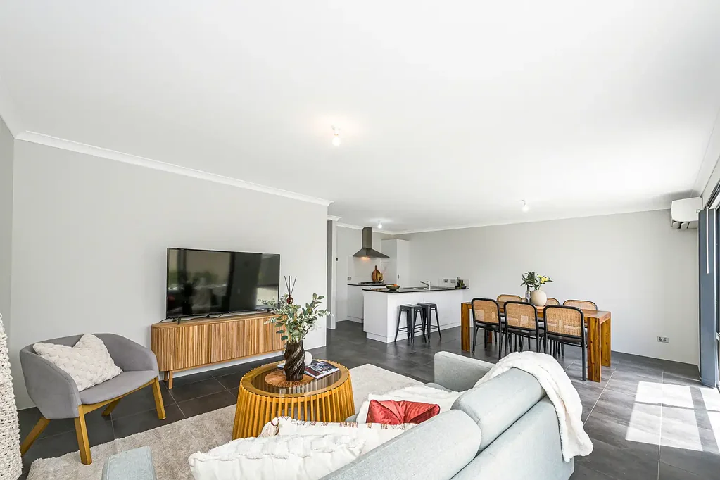 Aveley 3房  IMMACULATE 3 x 2 WITH STYLISH LIVING AND EFFORTLESS COMFORT! HOME OPEN SUNDAY 7TH DECEMBER 11.00AM - 11.30AM!