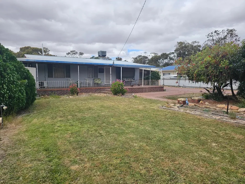 Kellerberrin 2कमरा Comfortable Two-Bedroom Home with Ample Parking in Kellerberrin
$265,000.00