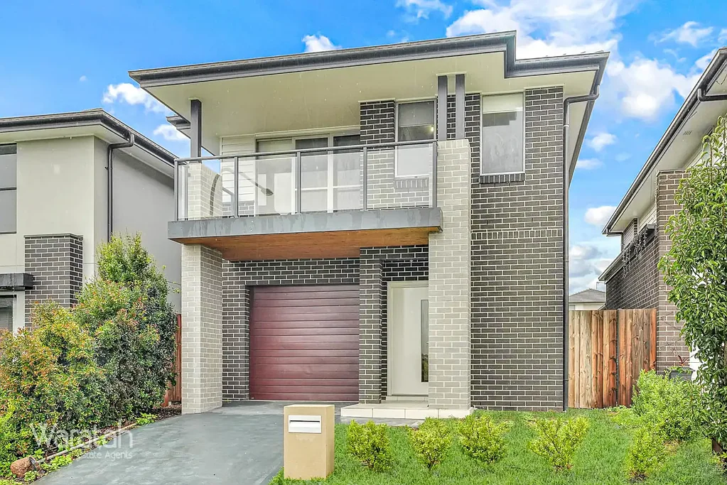 Bright and Modern 4-Bedroom Home with High Ceilings and Spacious Design