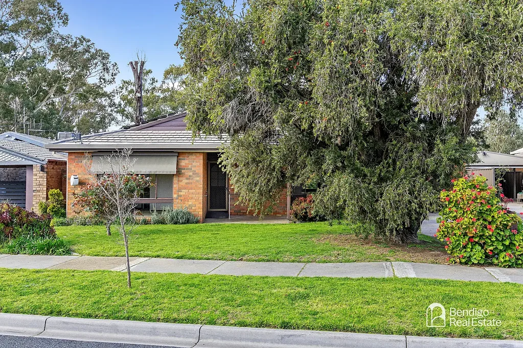 SPACIOUS FAMILY HOME WITH HOME OFFICE IN GOLDEN SQUARE