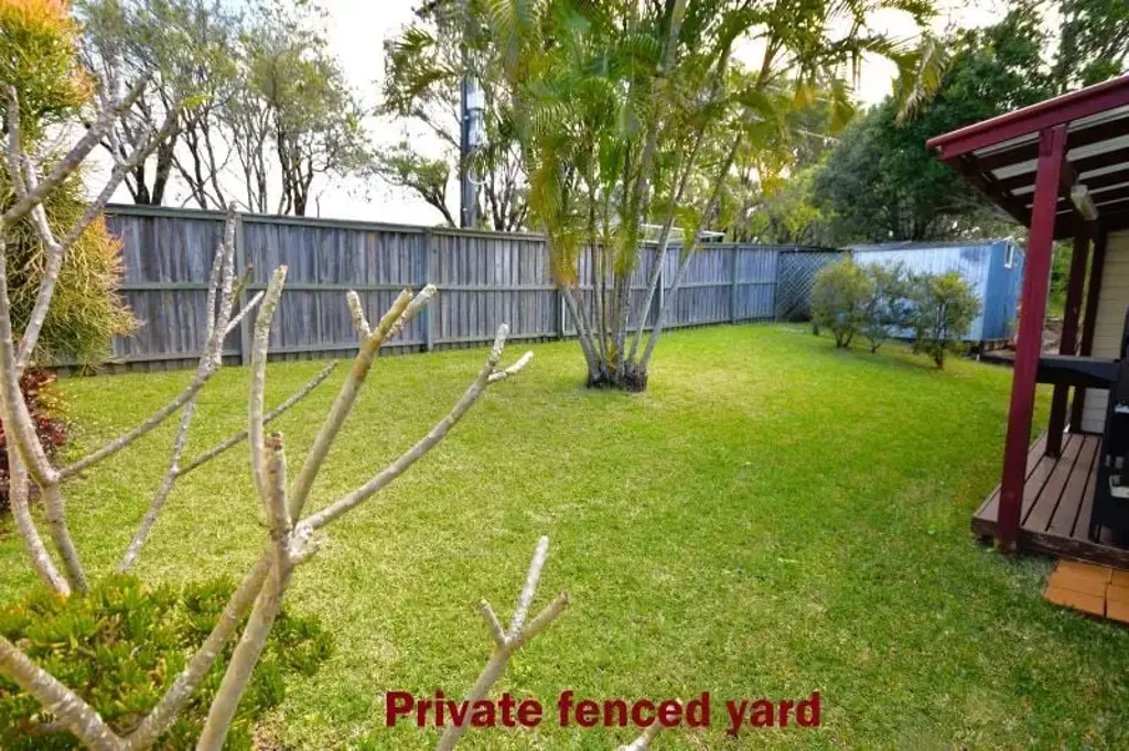Little Mountain 2ਬੈੱਡਰੂਮ "EMPRESS PARK" Little Mountain, Caloundra.  VERY well maintained home with large, private fenced yard.
2 Bedrooms PLUS HUGE utility room