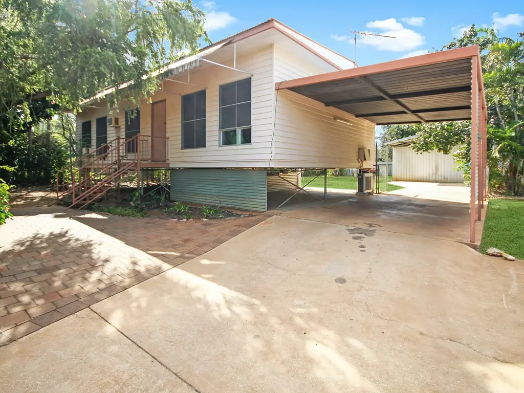 Katherine 3 Slaapkamer 4 Donegan Crescent, Katherine – Family Home with the ULTIMATE Shed!