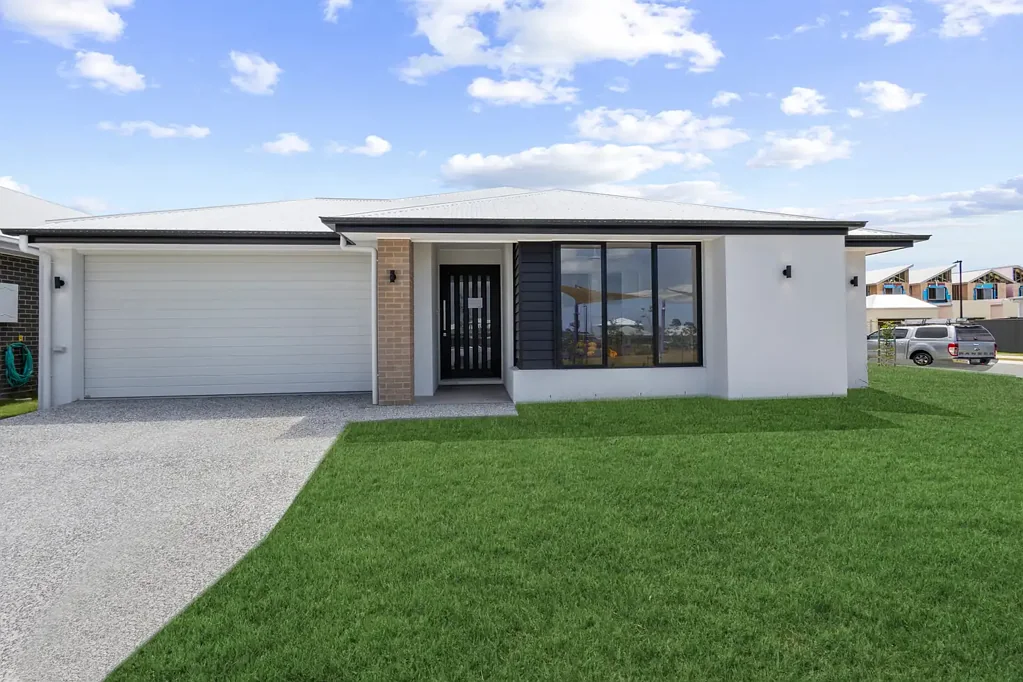 Beautifully Finished 4-Bedroom, 3-Bathroom Family Home in Banya