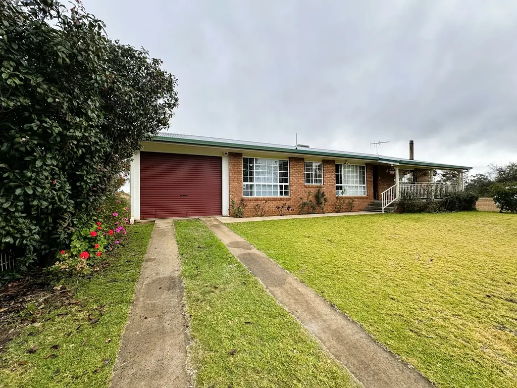 Inverell 3 Bedroom Quality Brick home in a quite location