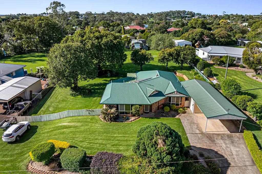 8 Woolmer Road, Highfields, QLD 4352
