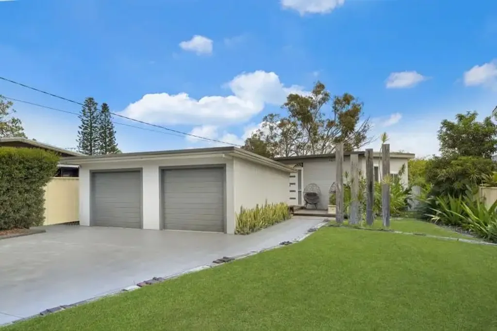 17 Summerland Road, Summerland Point, NSW 2259