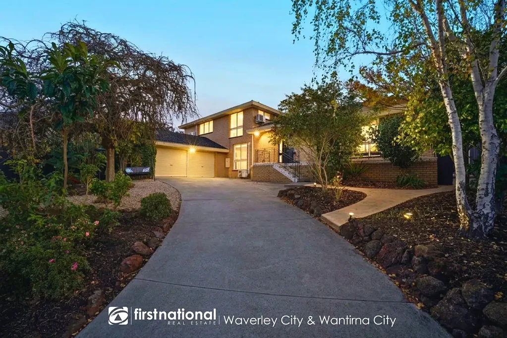 Mount Waverley 6બેડરૂમ Top of the Court, Full of Potential – Mount Waverley Family Living at Its Best