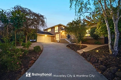 Mount Waverley 6ਬੈੱਡਰੂਮ Top of the Court, Full of Potential – Mount Waverley Family Living at Its Best
