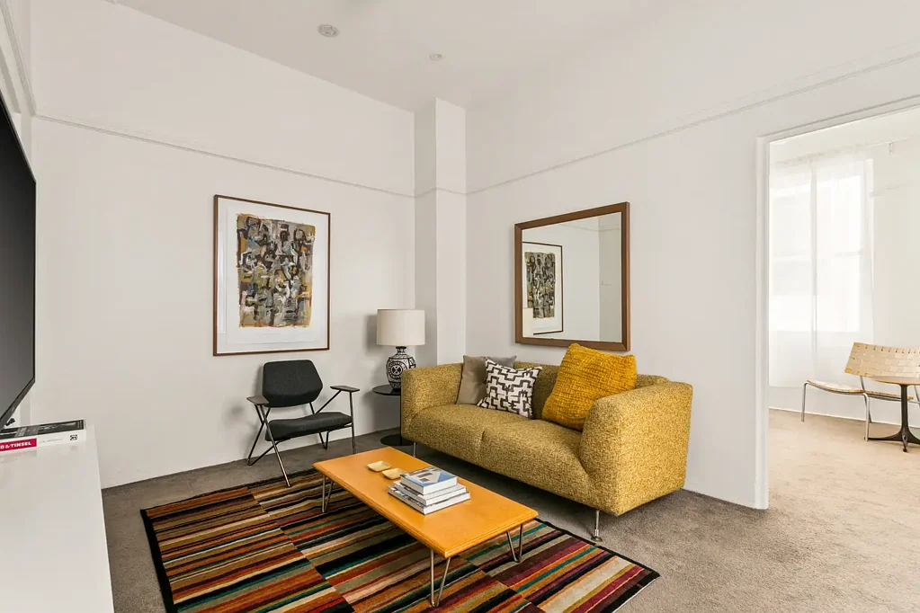 Darlinghurst 1房 Oxford街近邻 精致布局 高挑天花板 Bosch电器 城市景观屋顶平台 Charming 'Oxford Flats' residence in prized pocket