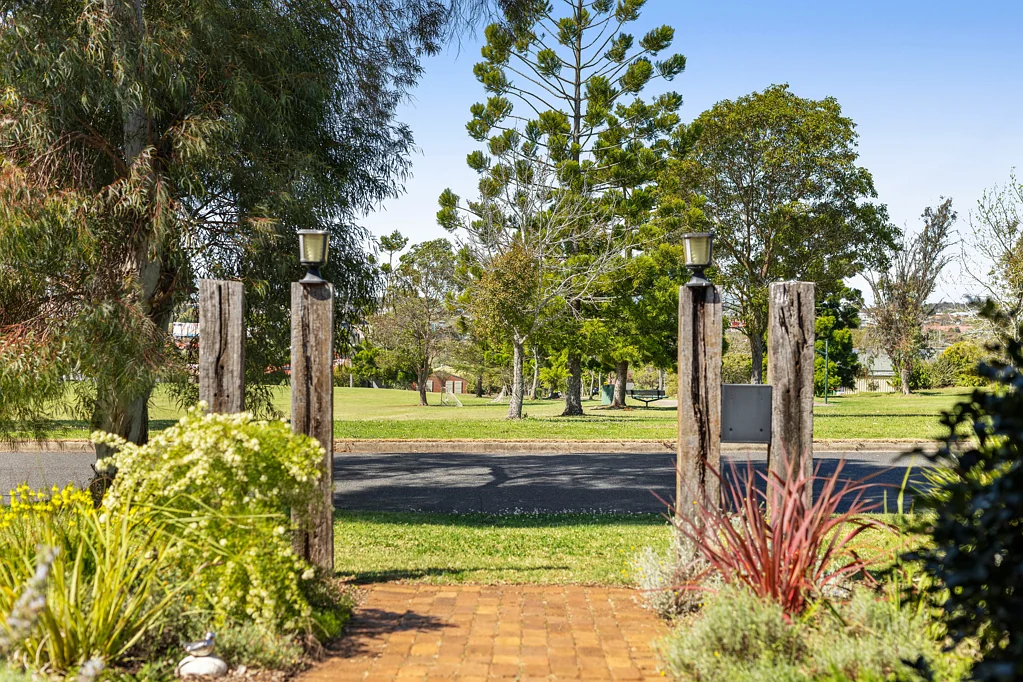 31 Smythe Street, Kearneys Spring, QLD 4350