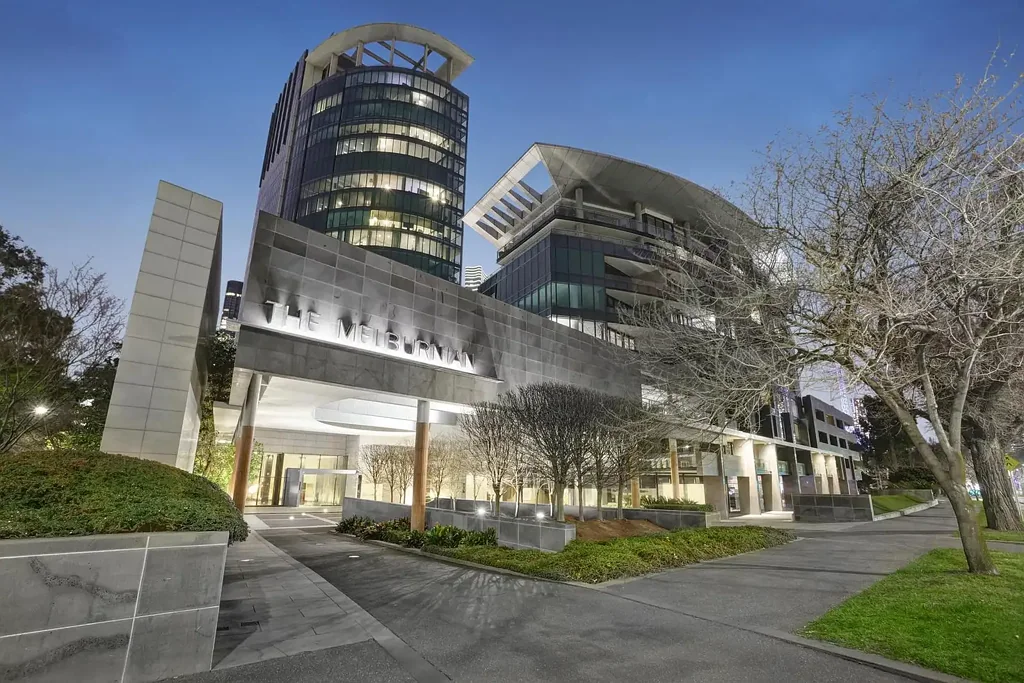 Southbank 3房 稀有转角住宅，享有无遮挡的公园景观 Rare Corner Residence With Uninterrupted Parkland Outlooks